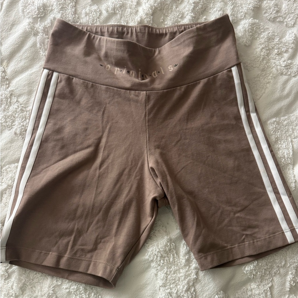 ADIDAS ORIGINALS Ladies  Shorts Beige M Yoga Cycling Booty Bike New Without Tags